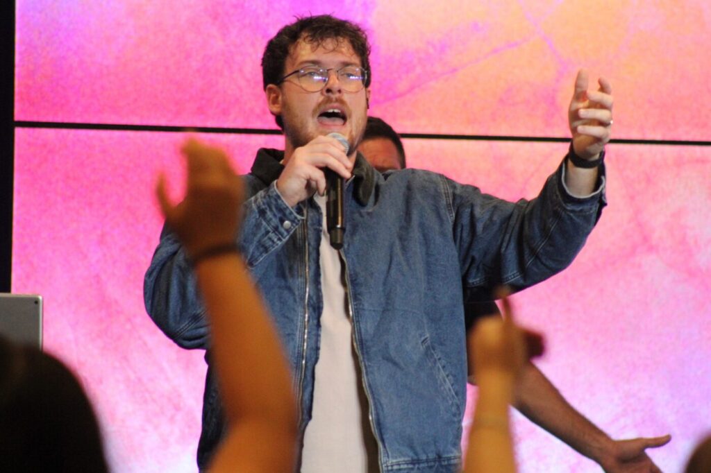 Youth worship at Gainesville Church
